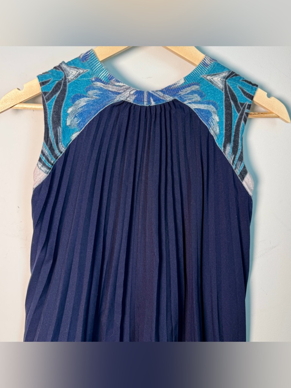 Yigal Azrouël Mixed Media Abstract Print Pleated Tank XS Navy Blue Silk Cashmere - Picture 5 of 9